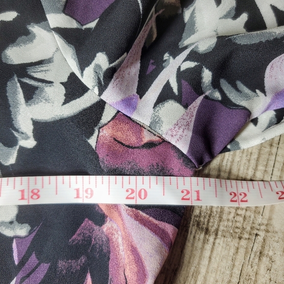 7th Avenue Design Studio New York & Company Med Purple Floral Key Hole Blouse - Picture 4 of 14